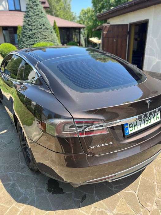 Tesla model S 60кВт 2013