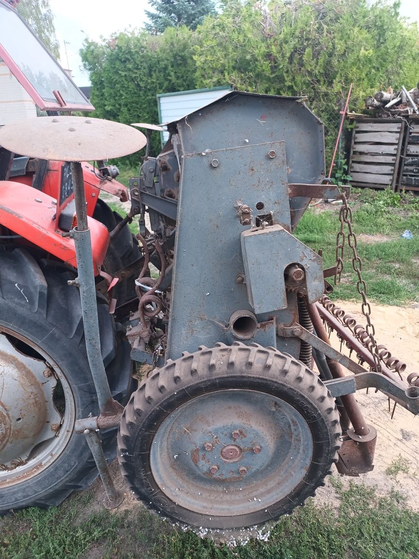 Siewnik poznaniak z dociskiem i zaprawiarką