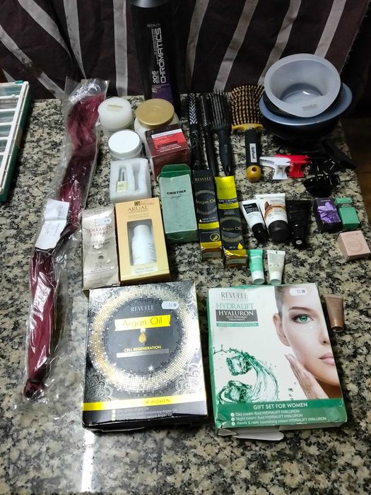 Lote cremes e outras coisas relacionadas com estética para despachar