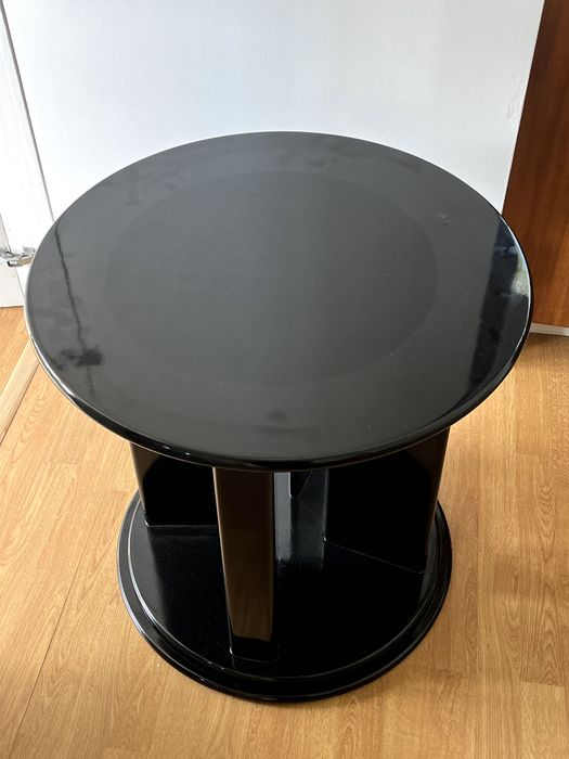 Mesa preta lacada com design dos anos 80