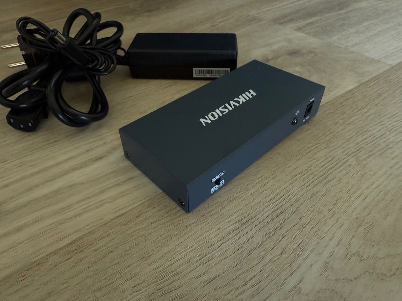 Switch POE HIKVISION DS-3E0106P-E/M 6 portów