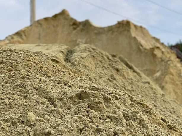 Щебінь з граніту Песок Грунт Чорнозем Доставка Самоскидами