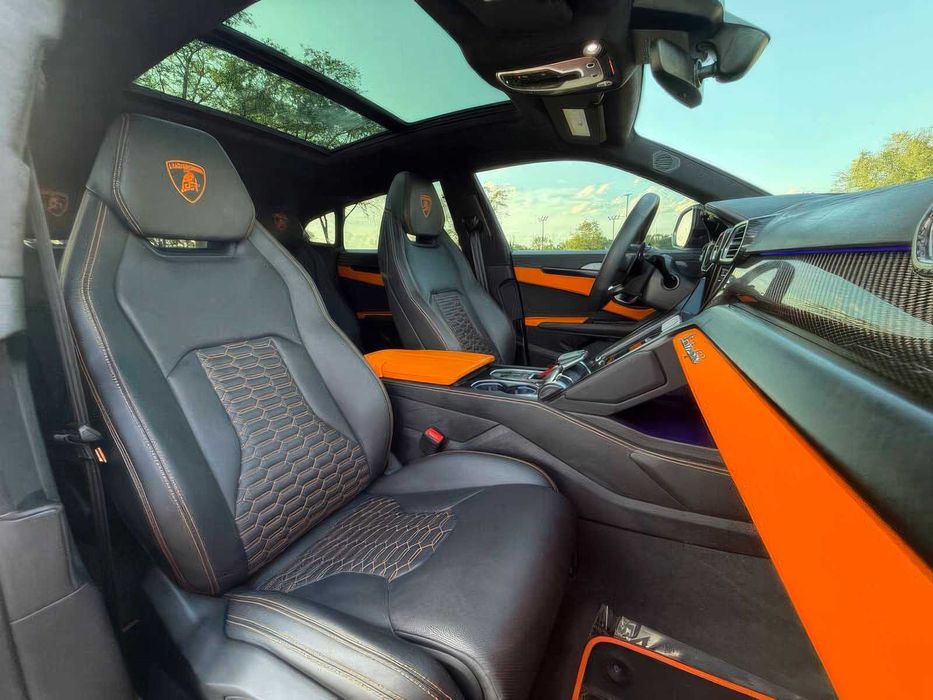 Lamborghini Urus      2022