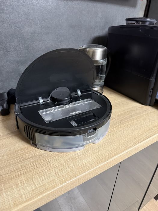Продам робот пылесос roborock s5 max в почти новом состоянии