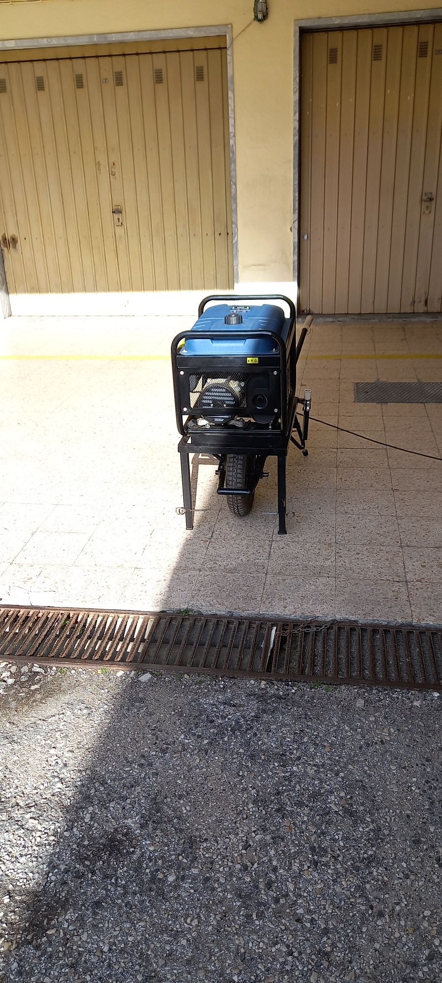 Carro de mão para transporte de gerador