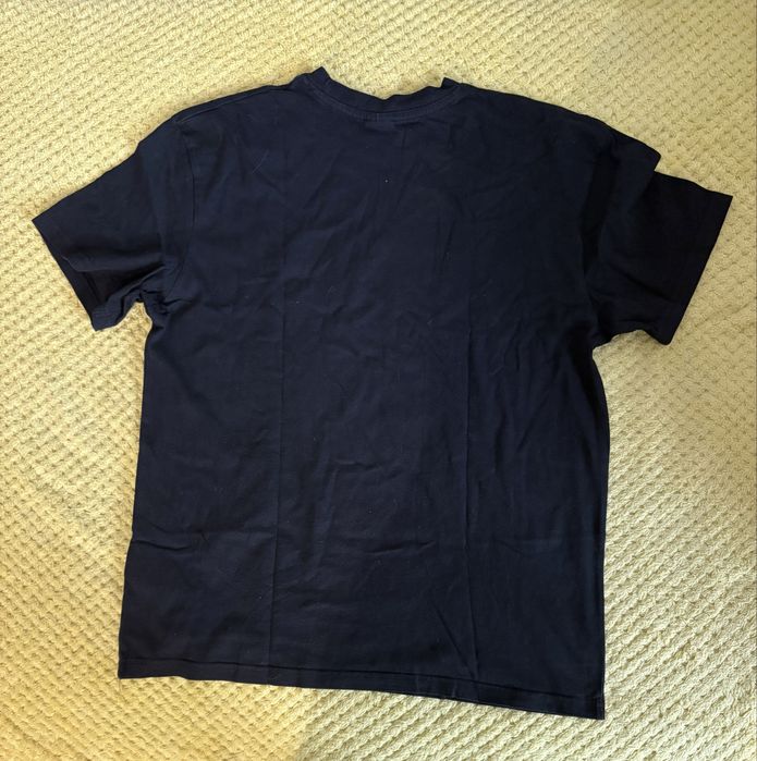 Czarna koszulka z nadrukiem