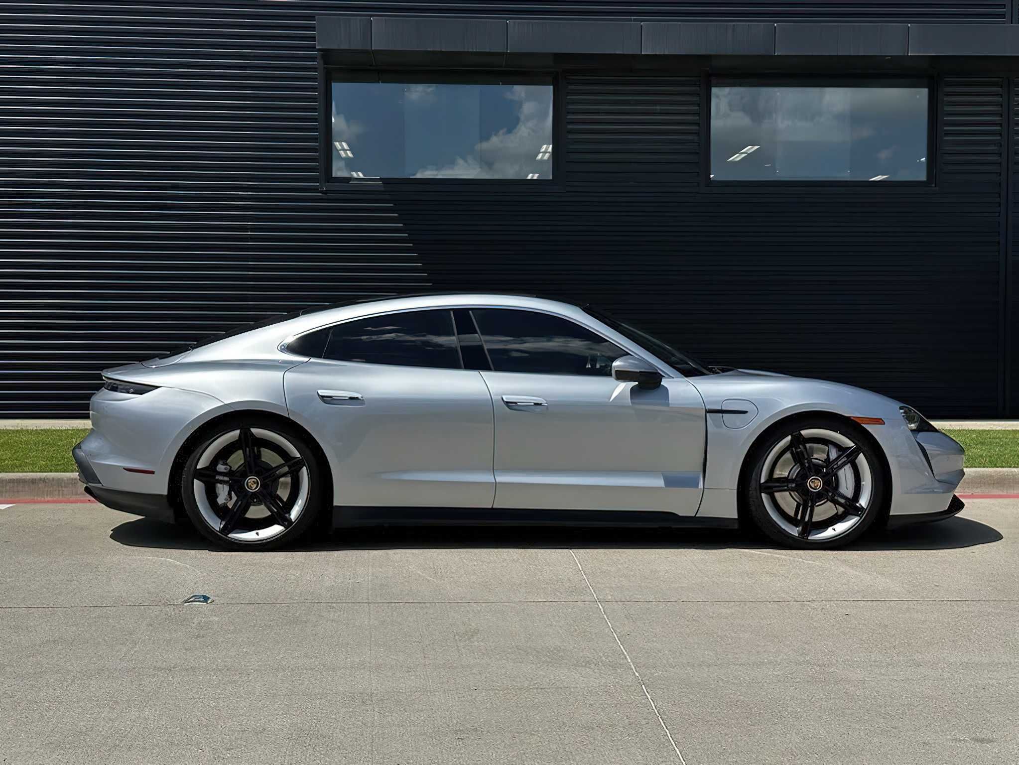 Porsche Taycan 2021