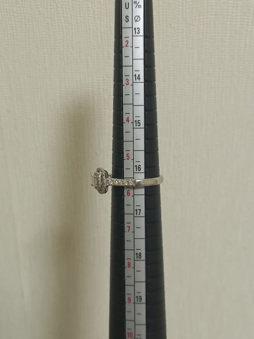 Золотое кольцо с бриллиантами 0.59 кт.