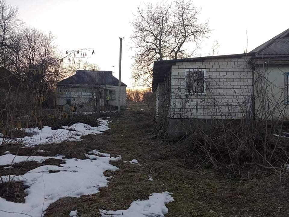 Продається земля в селі з 2 будинками. Село Бобрица, Черкаской обл.