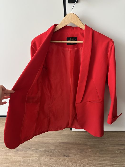 Червоний піджак трендового крою