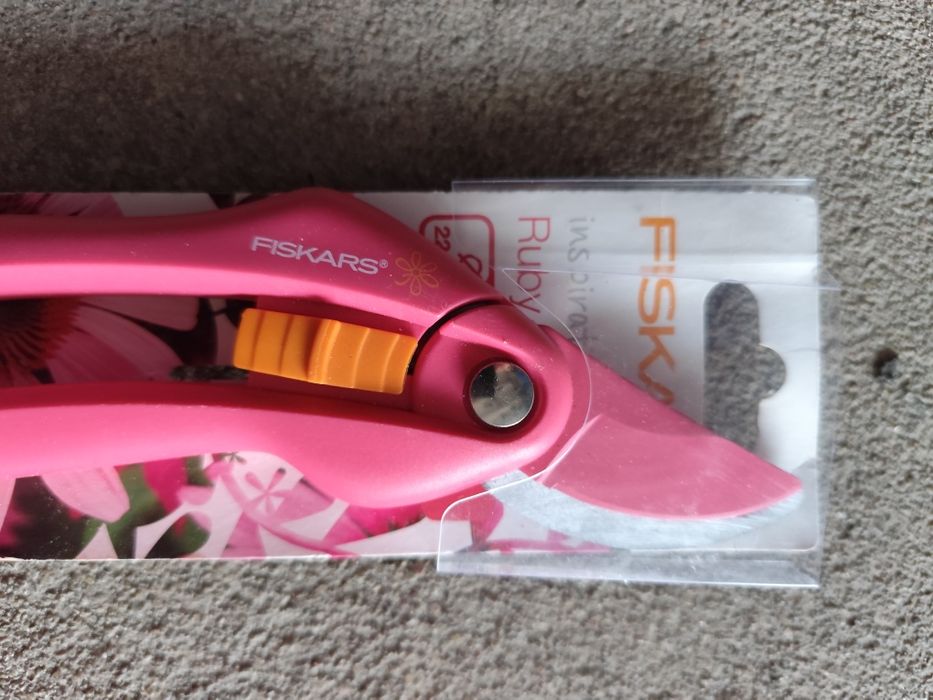 Sekator fiskars nowy wyjątkowy model nożycowy