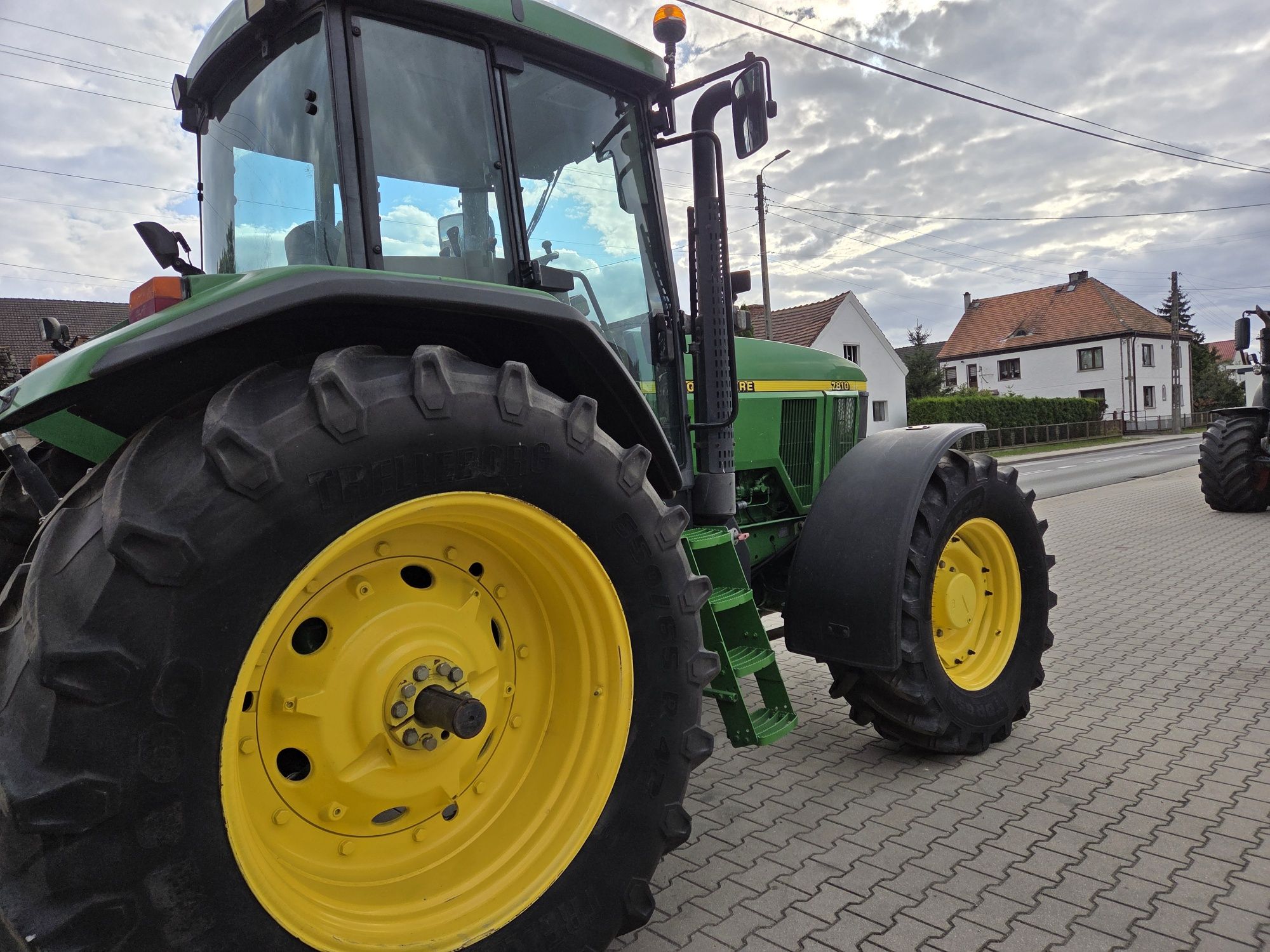 Ciągnik John Deere 7810