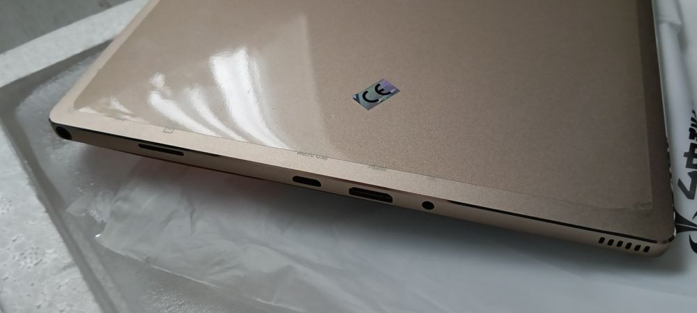 Teclast Tbook 10 – планшет із двома системами Windows 10 / Android