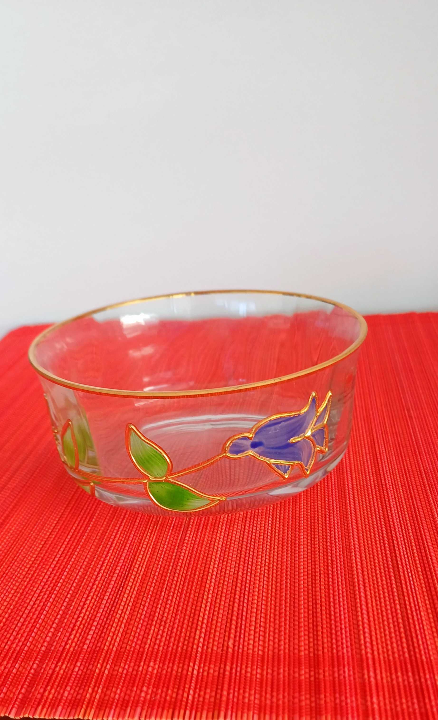 Taça vidro pintada à mão com flores em relevo
