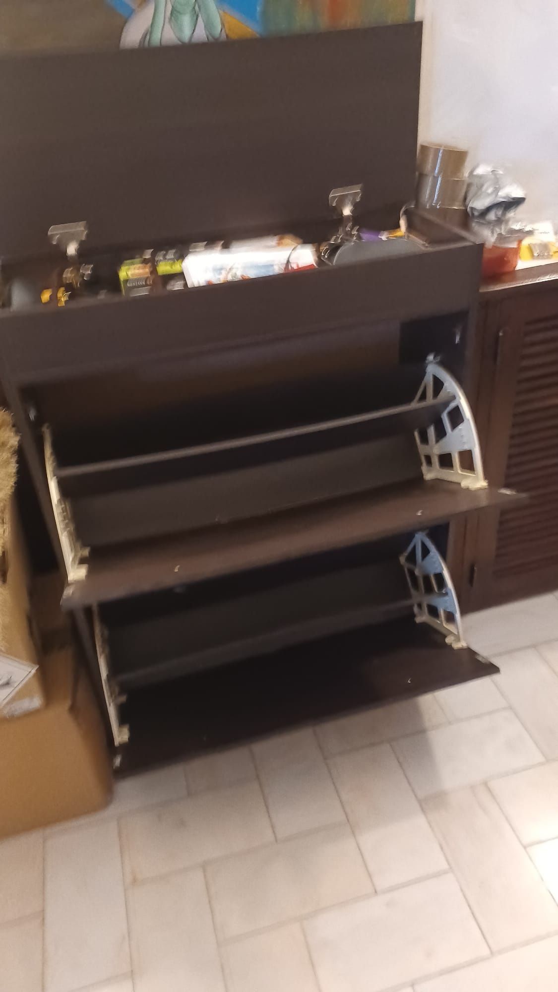 Sapateira com tres portas