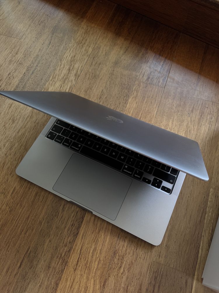 MacBook Pro 13” M1 / 8GB / 512GB SSD / Touch Bar / Faktura / Stan bdb