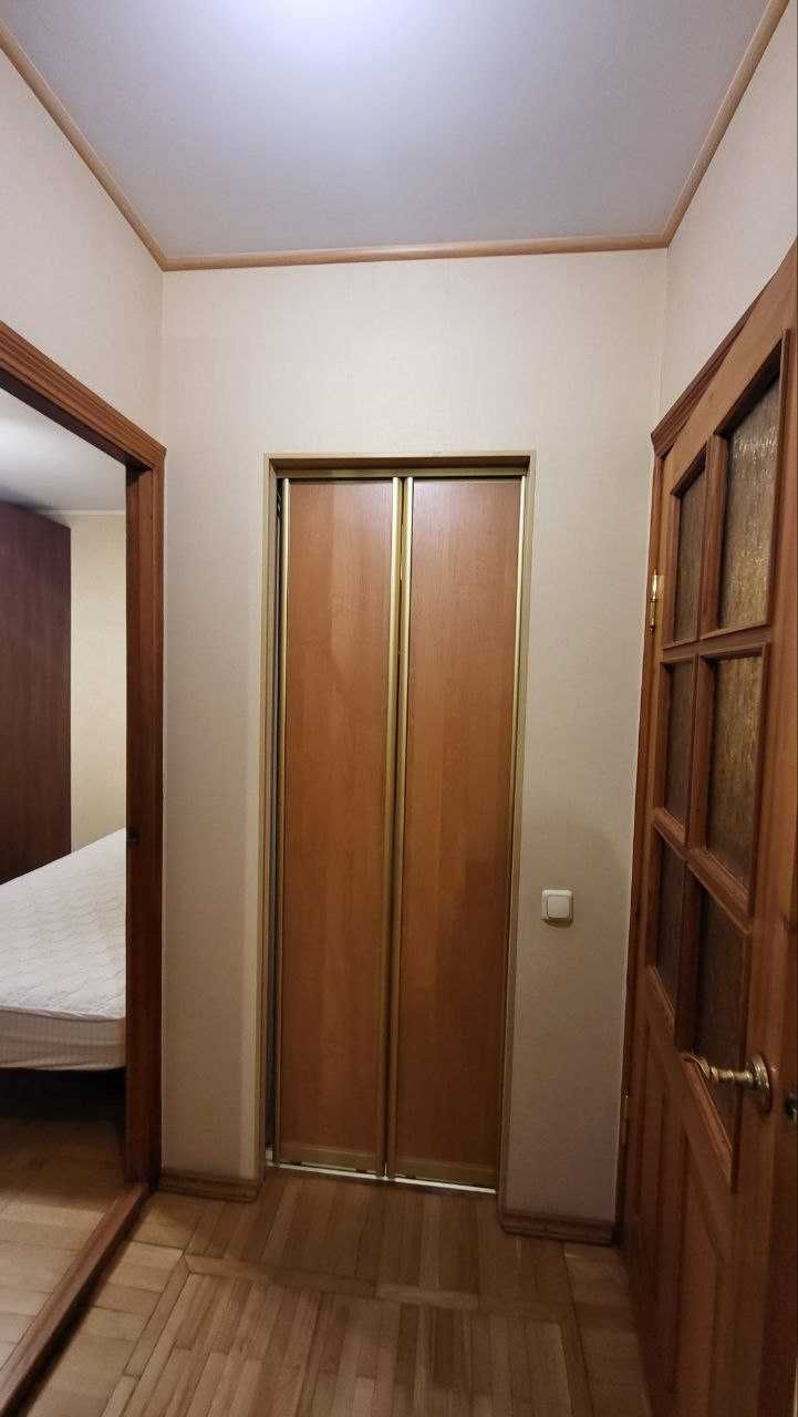3 к. квартира с ремонтом и мебелью, м. Холодная гора