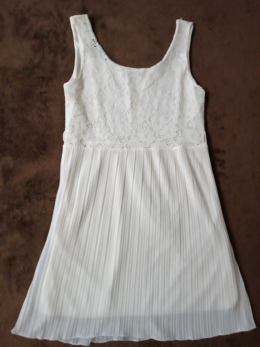 Biała tunika plisowana