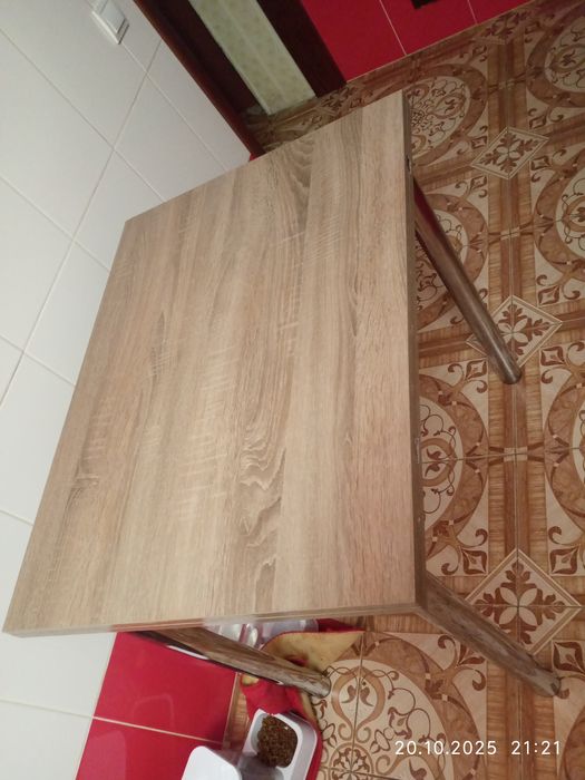 Стол кухонный раскладной.