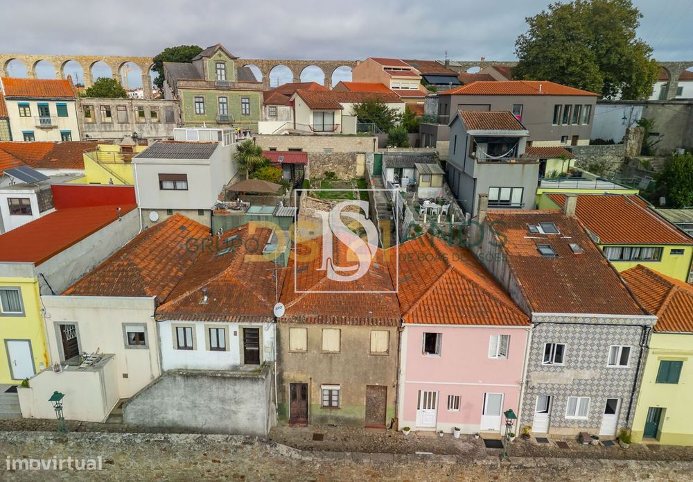 Moradia para restauro com quintal no centro de Vila do Conde