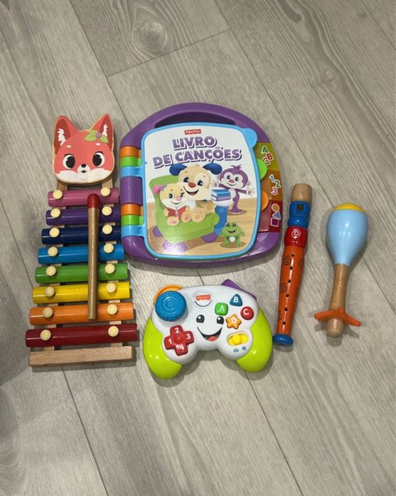 Brinquedos musicais e com som