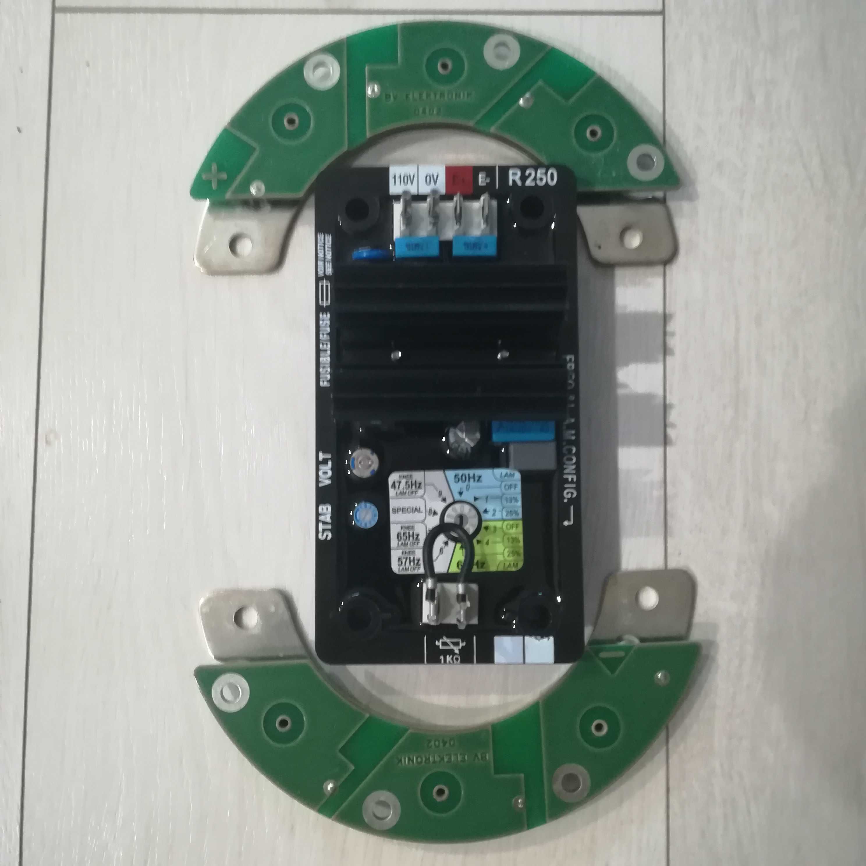Regulator napięcia R250 AVR Leroy Somer