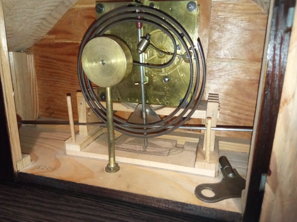 Часы немецкие с горизонтальным маятником  с боем