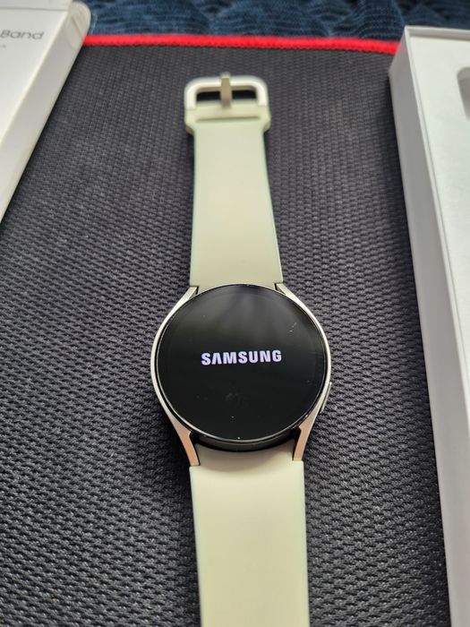 Samsung Galaxy Watch 6 40mm kolor: cream + dodatkowy pasek i ładowarka