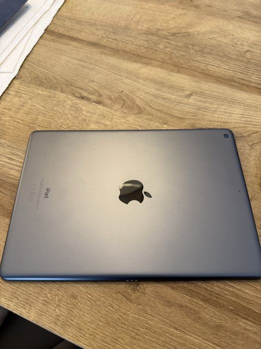 iPad 9.° Geração 10,2" Wi-Fi - 64GB