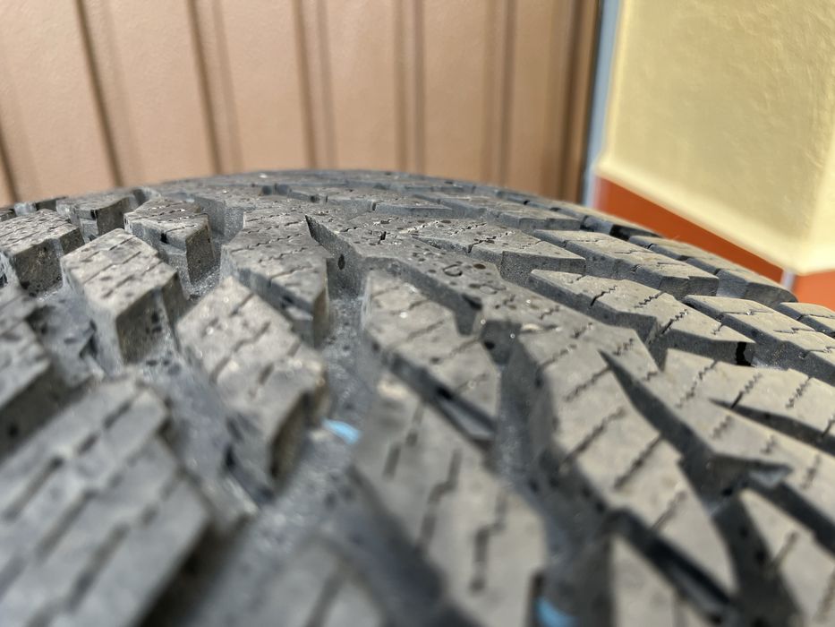 Opony zimowe Nokian WR Snowproof 205/60/16 jak nowe