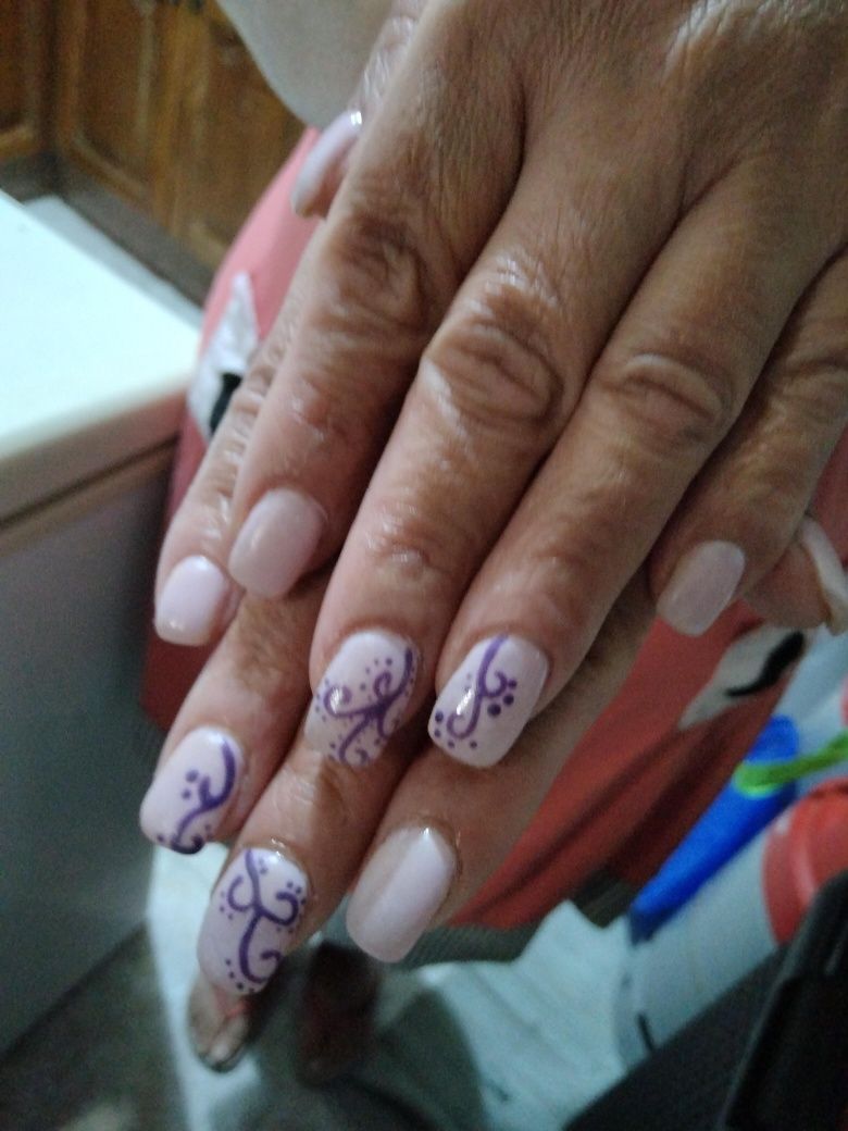 Unhas de gel e gelinho