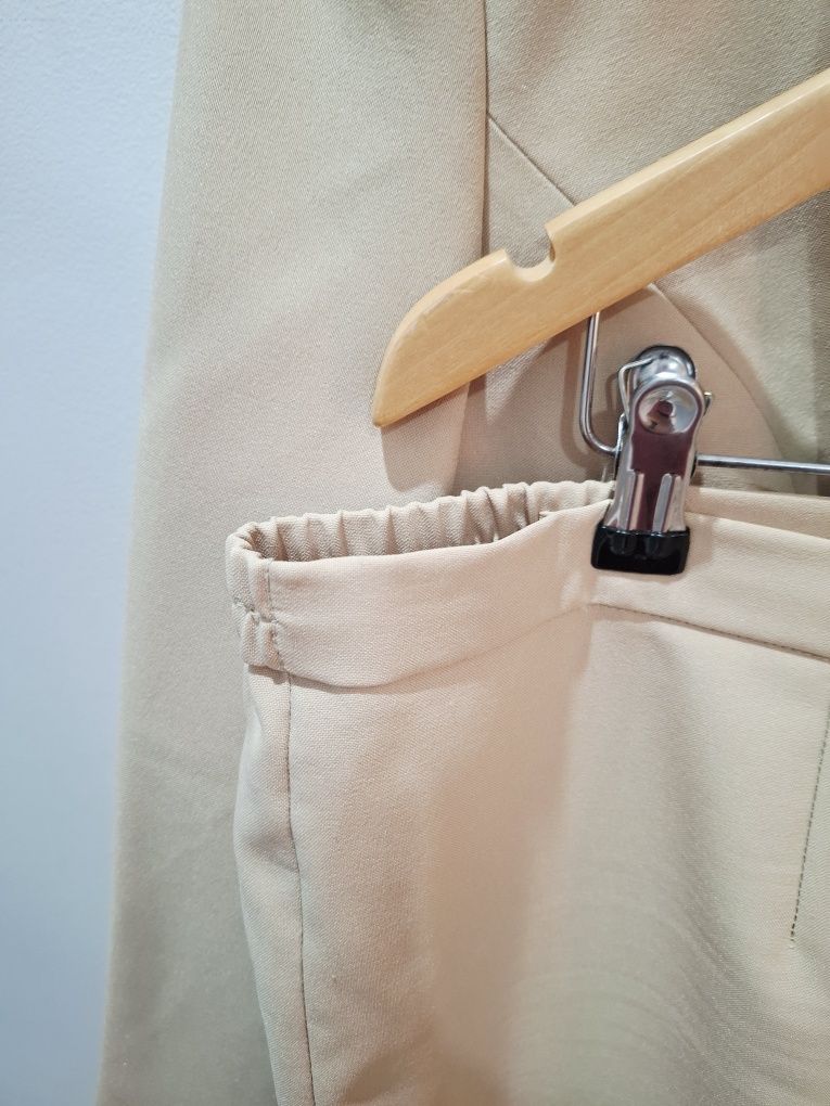 Beżowy garnitur damski marynarka żakiet spodnie casual 48 xxxxl