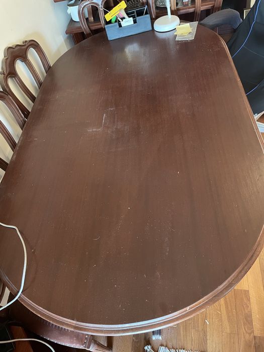 Mesa de sala e cadeiras