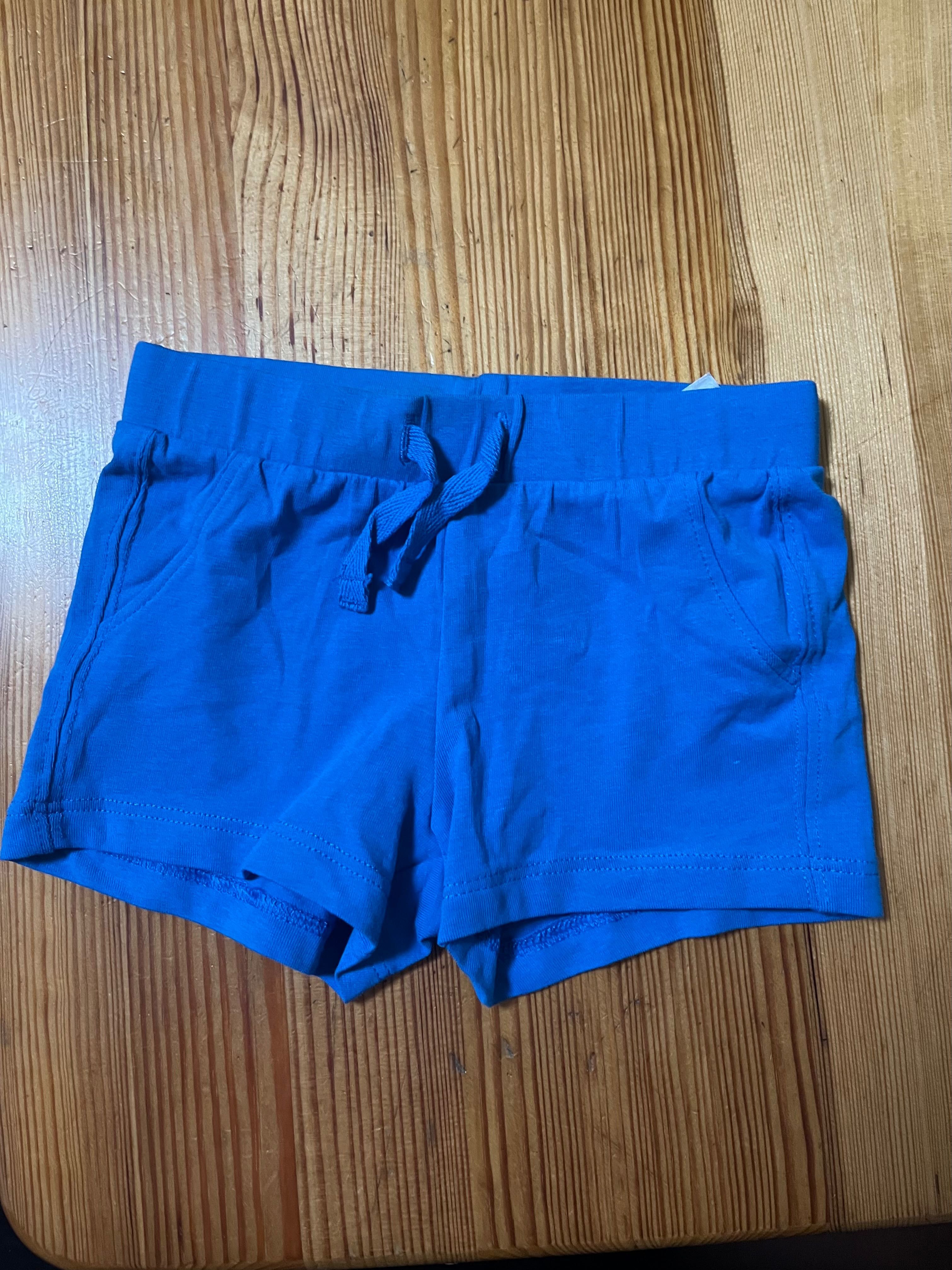 Krótkie spodenki dla niemowlaka marki H&M