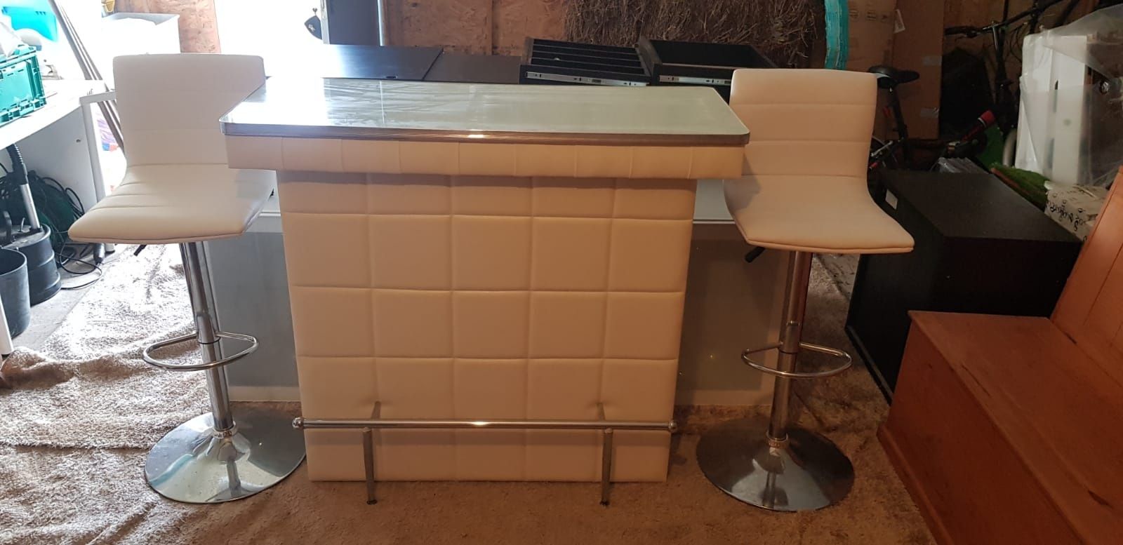 NOVO: Móvel de Bar com 2 Bancos Rotativos