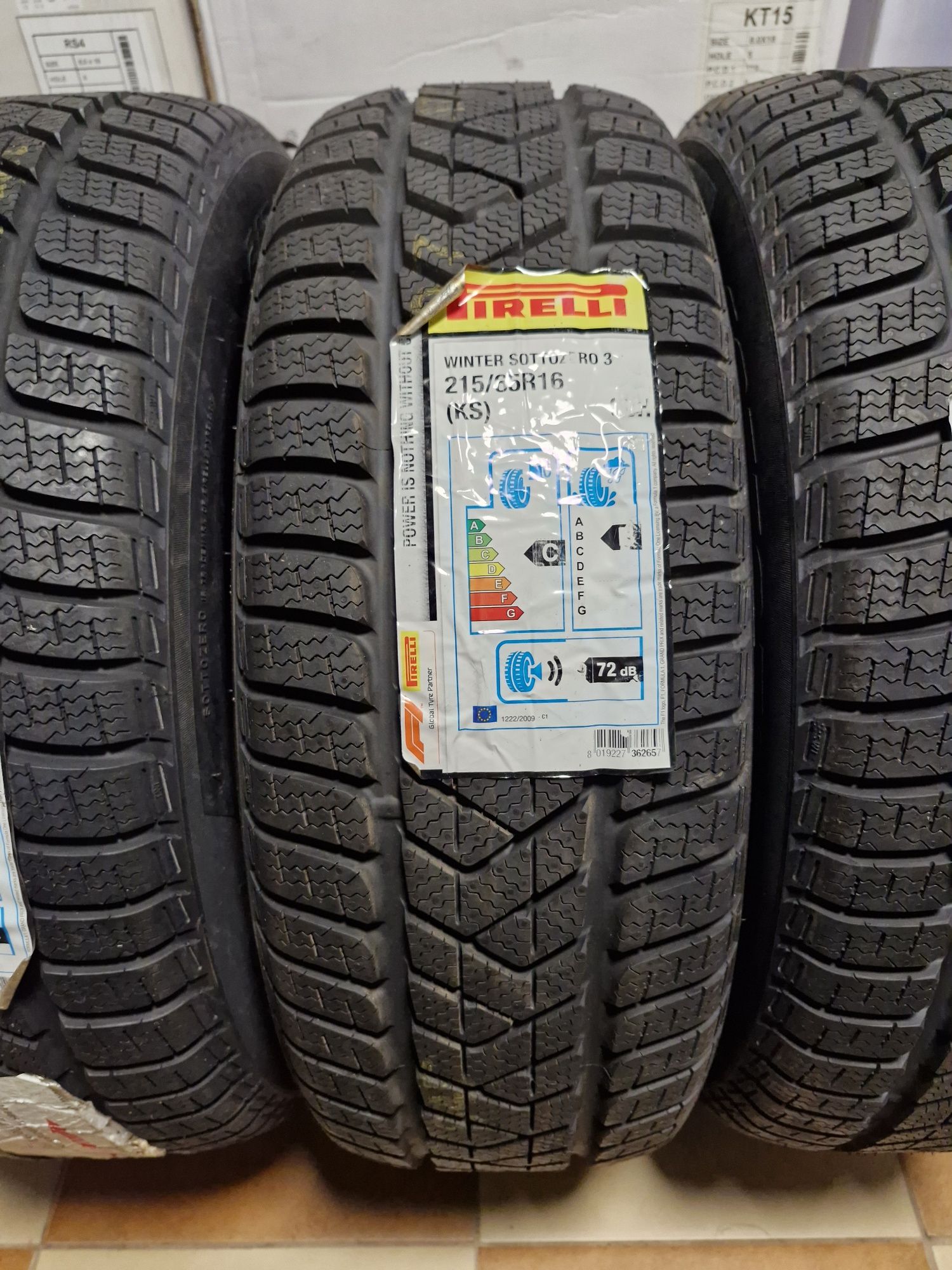 Nowe opony zimowe Pirelli 215/65 16R Sottozero3