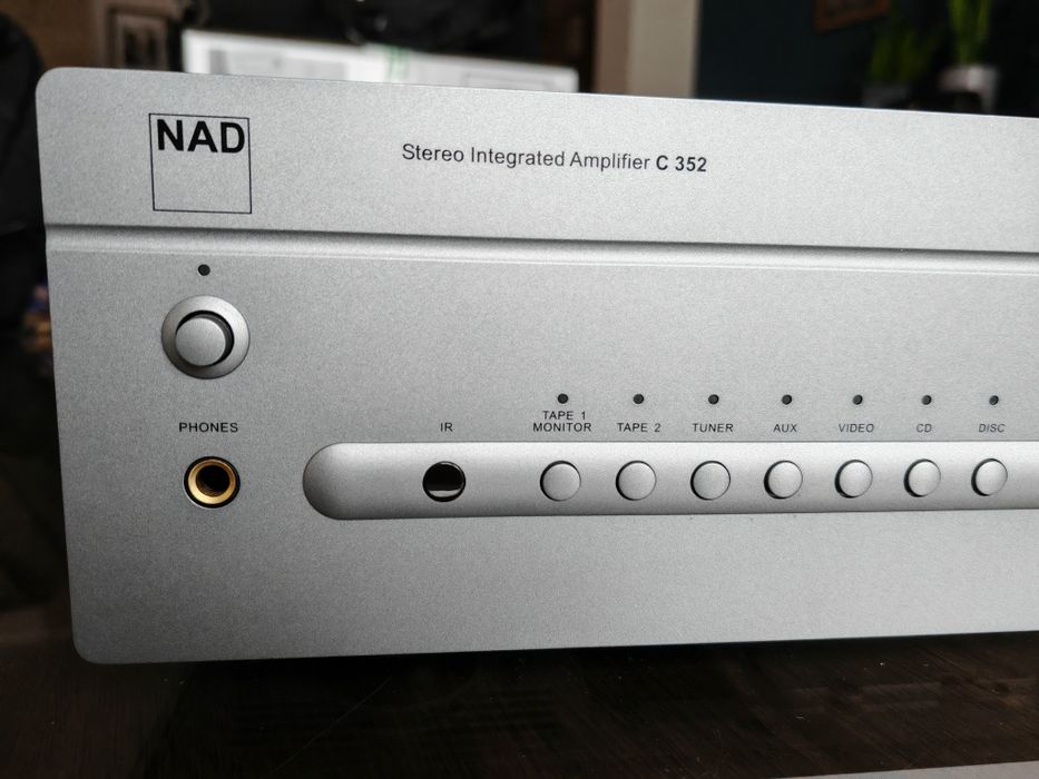 Wzmacniacz NAD C352