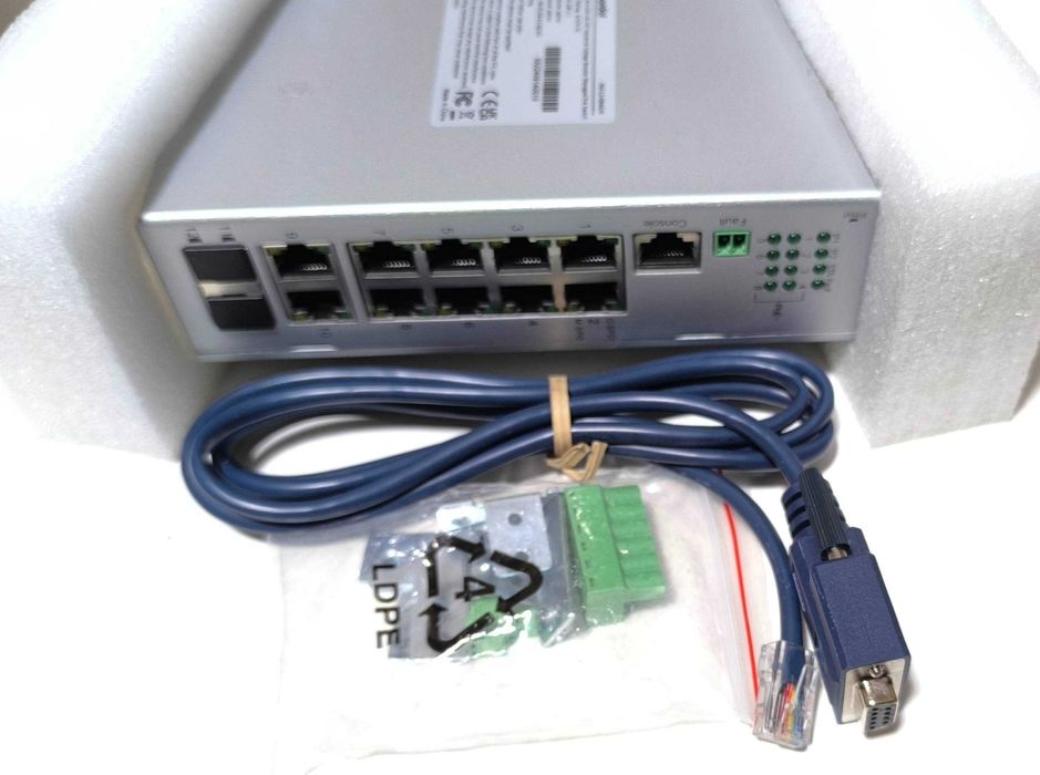 Промисловий 12-портовий повногігабітний керований Solar PoE комутатор