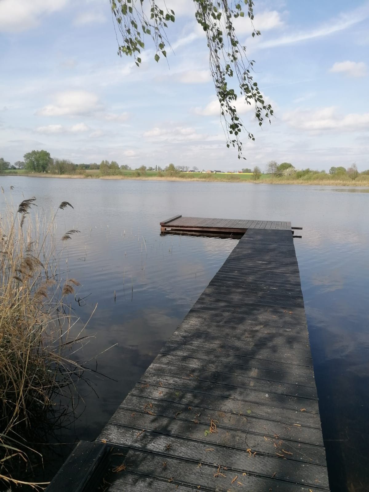 Działka rekreacyjna nad jeziorem