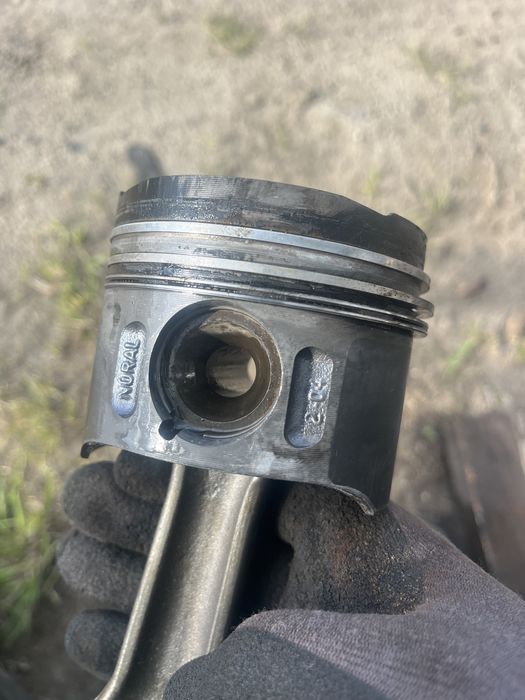 Шатун з поршнем 2.7 CDI OM612  jeep cheroke