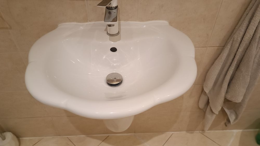 Umywalka wolnowiszą 60×45+ półpostument + bateria