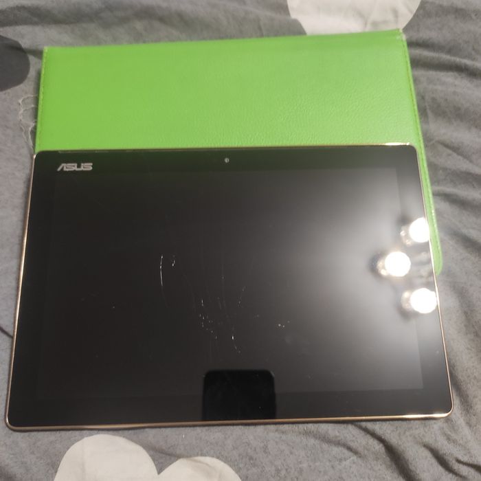 Планшет Asus с дифектамо