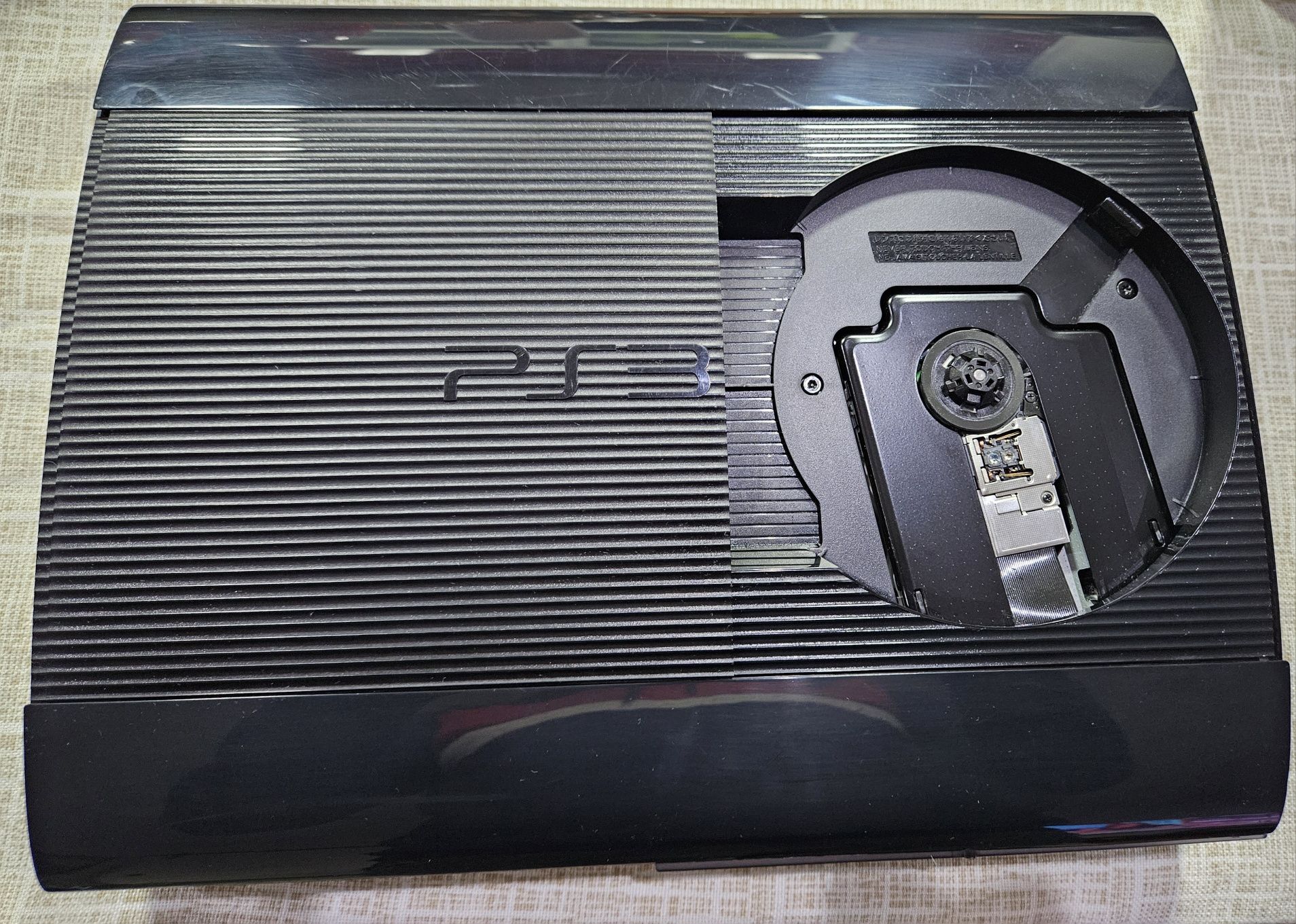 Vendo PS3 super slim disco de 1TB impecável
