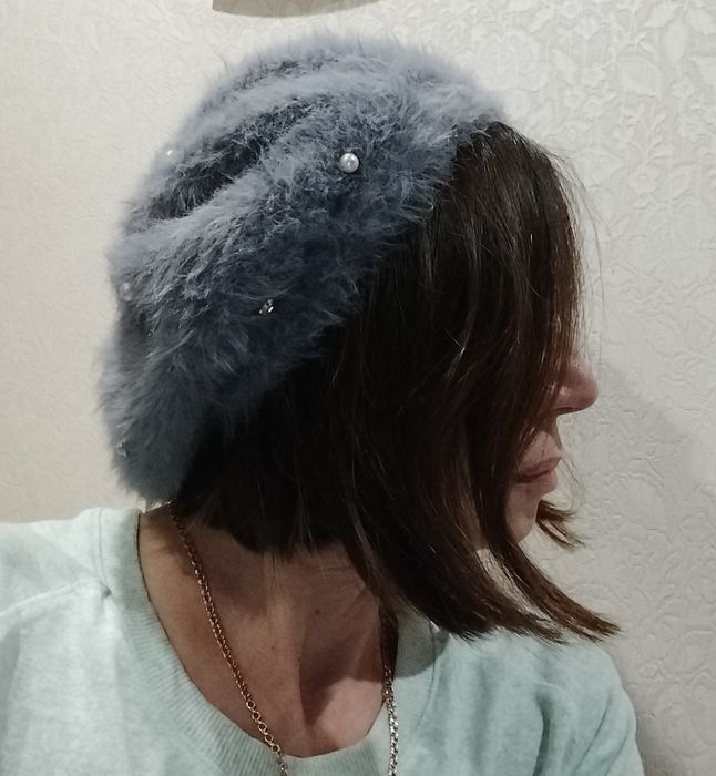 Шикарний берет з камінчиками та перлами