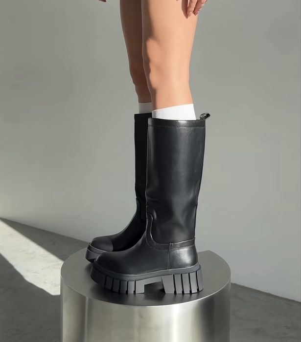 Чорні ботфорди 36р