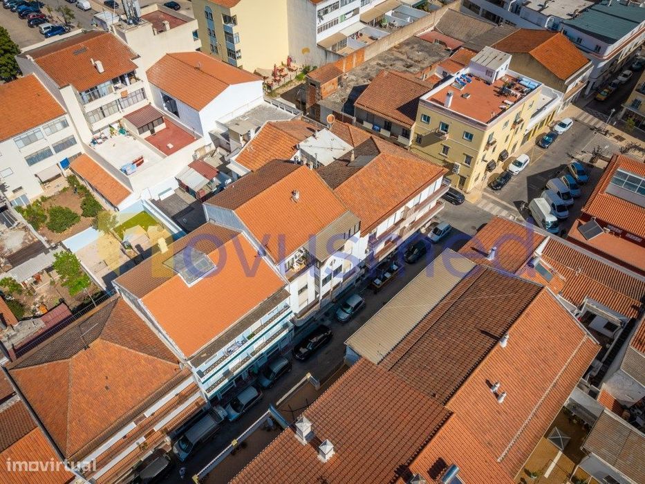 Apartamento T3 para renovar no Centro de São Bartolomeu de Messines