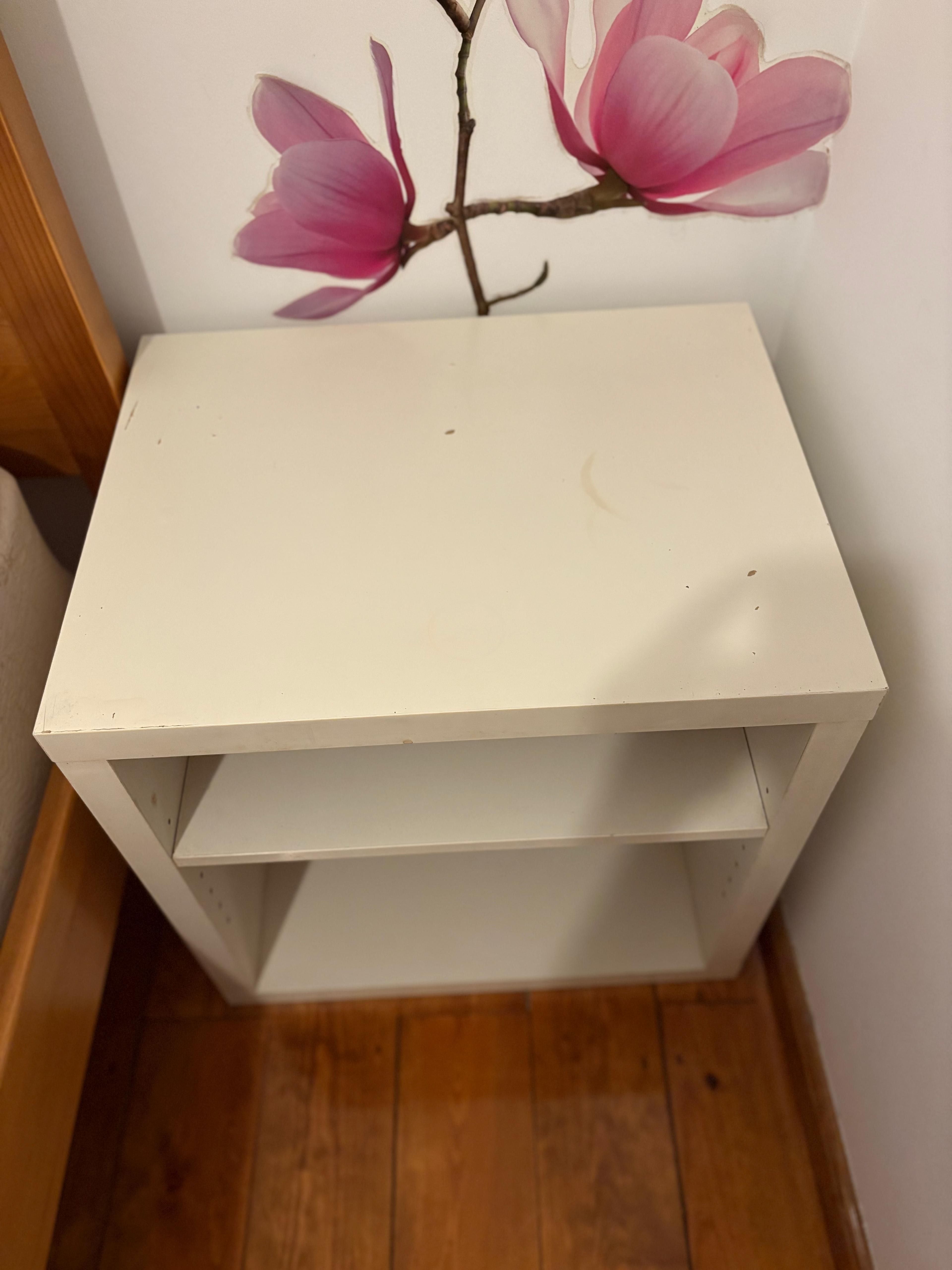 Mesa pequena de apoio - usada