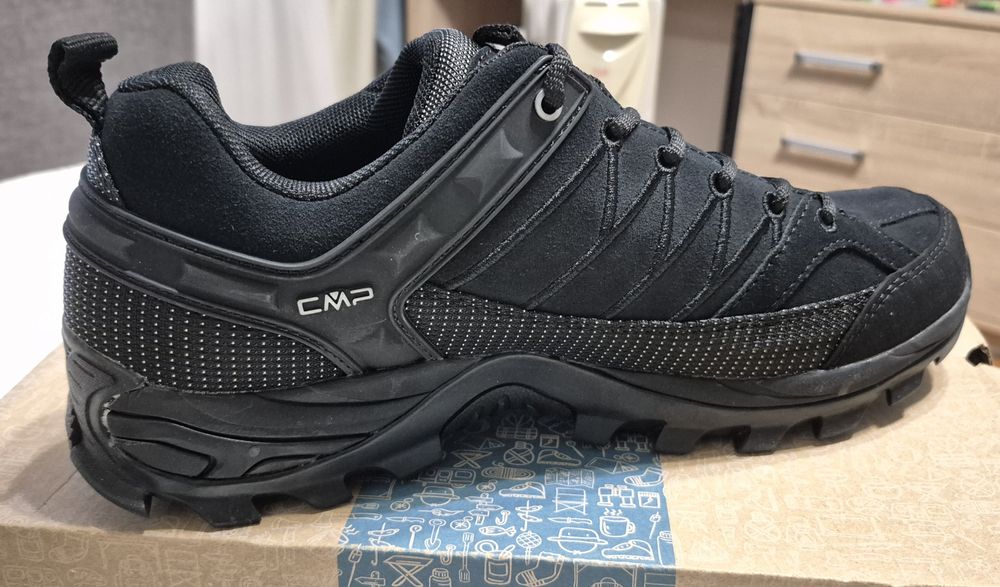 Трекінгове взуття CMP з мембраною.