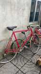 Bicicleta antiga de corrida para restaurar