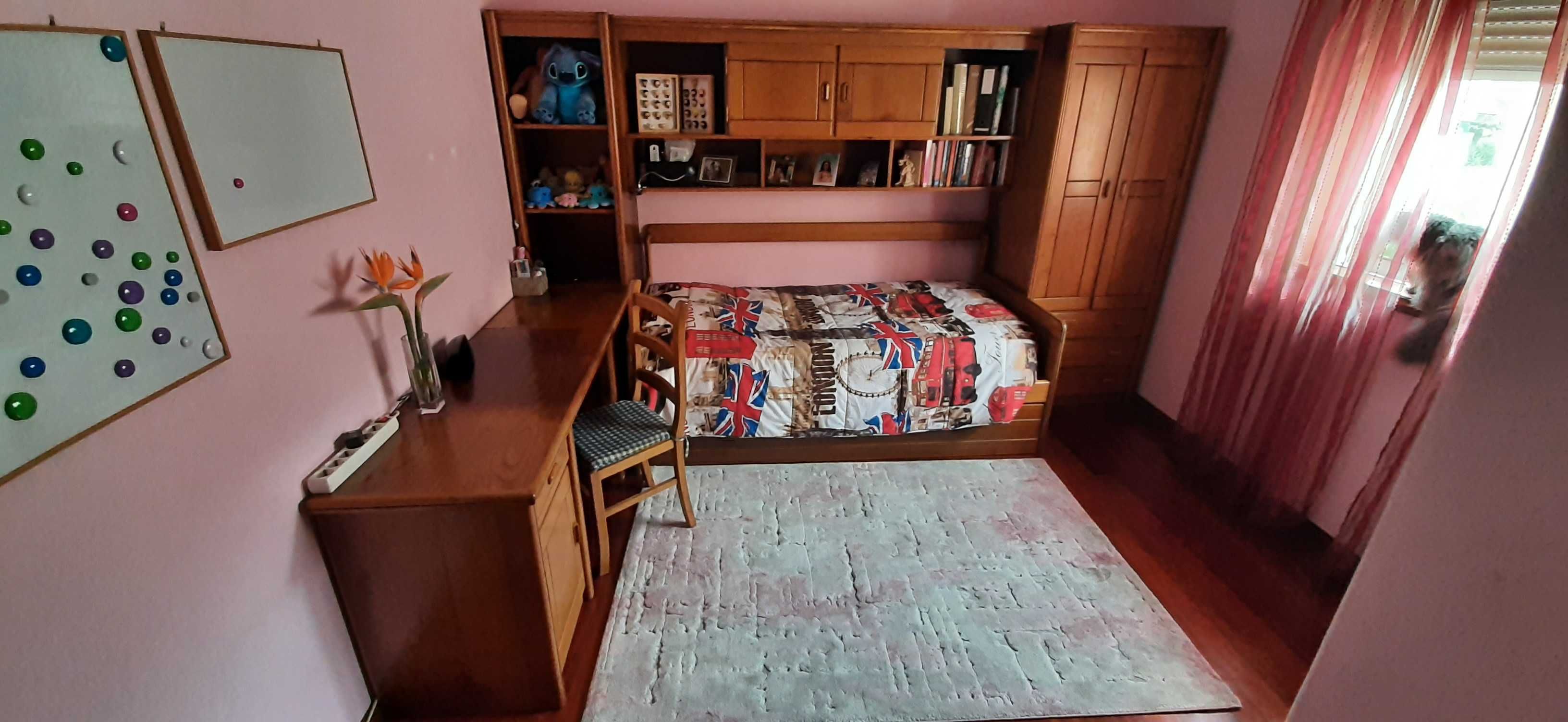 Móvel de quarto para solteiro em madeira, com duas camas